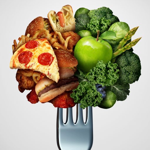 Opções de alimentos saudáveis e não tão saudáveis