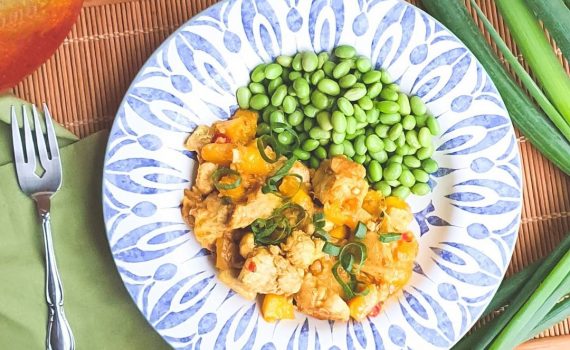 Frango com manga e curry acompanhado de Edamame
